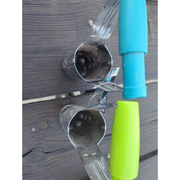 2 Adjustable Bulb Planters by Boom - Gardening Bulb Blanders, Squeeze Handle - Picture 5 of 12